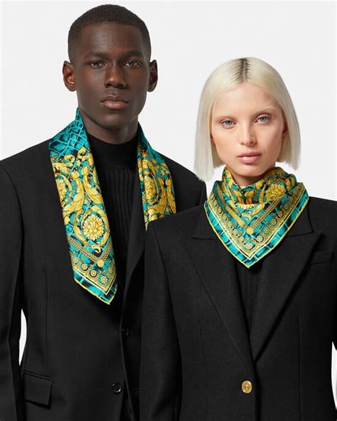 sciarpa versace seta|Foulard e Sciarpe Donna Eleganti .